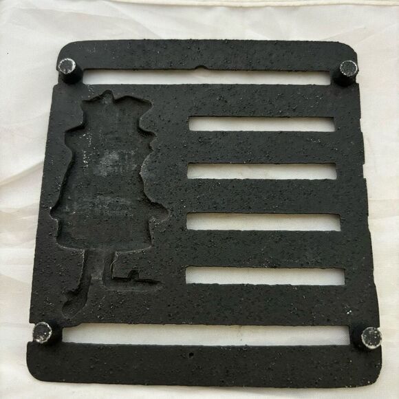 The Bigger A Man’s Head Gets The Easier It Is…Vintage Metal Hot Plate - Picture 3 of 3